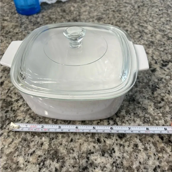 A Corning Ware Pyroceram casserole dish - Picture 4 of 7